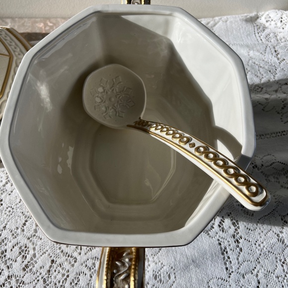 Stunning Fitz & Floyd 'Snowy Woods' Covered Soup Tureen - Picture 9 of 16